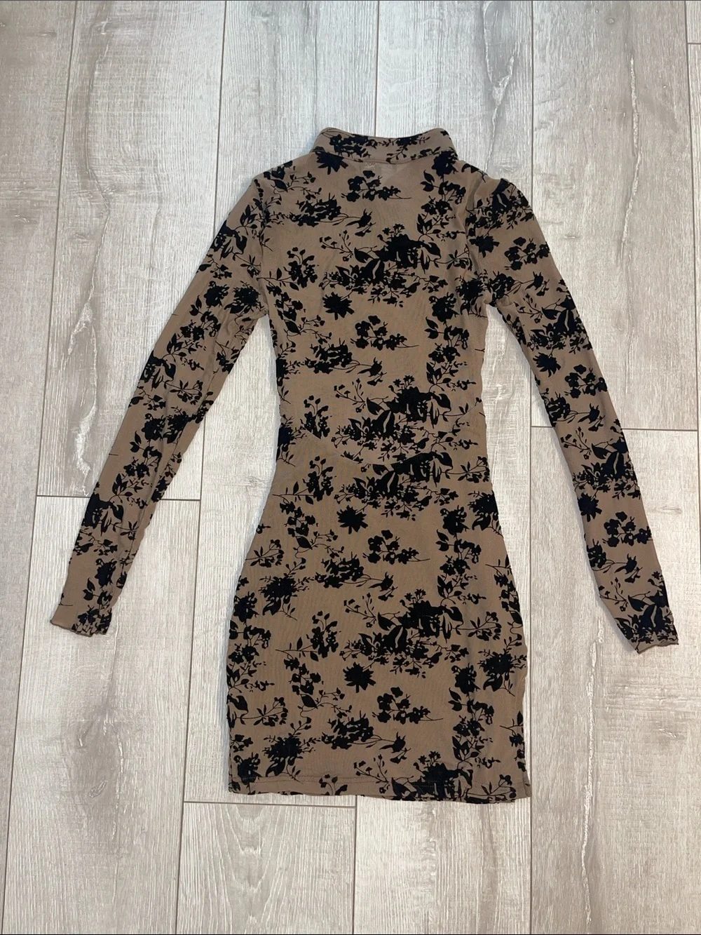 Long-Sleeve Floral Mini Dress/diamond button detail XS- never worn! - Picture 6 of 6